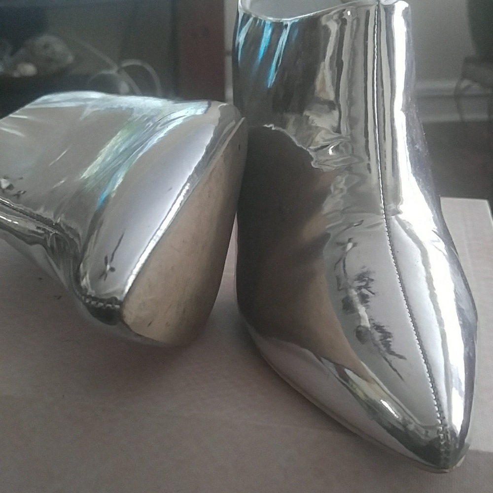 Shoes size 9